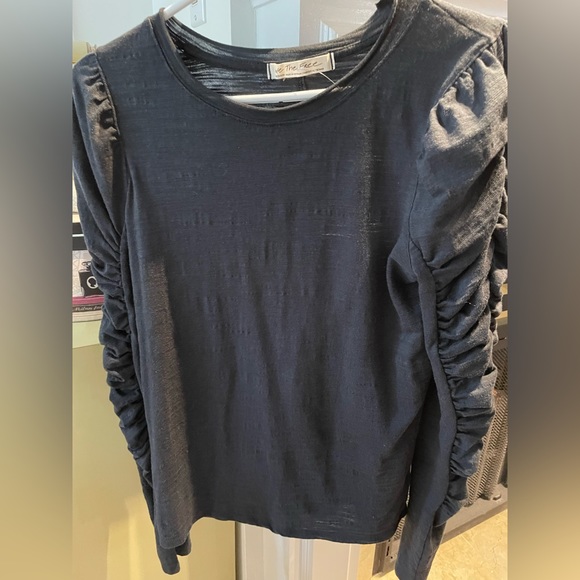 We the free Natasha tee long sleeve ruched top, size M in excellent condition. - Picture 3 of 4
